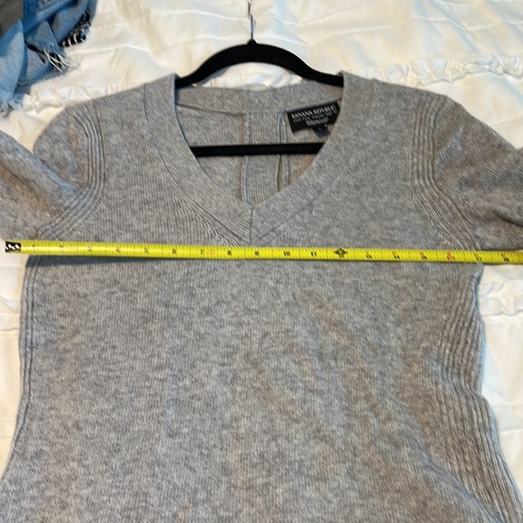 EUC Banana Republic Sweater- size small - Picture 4 of 8